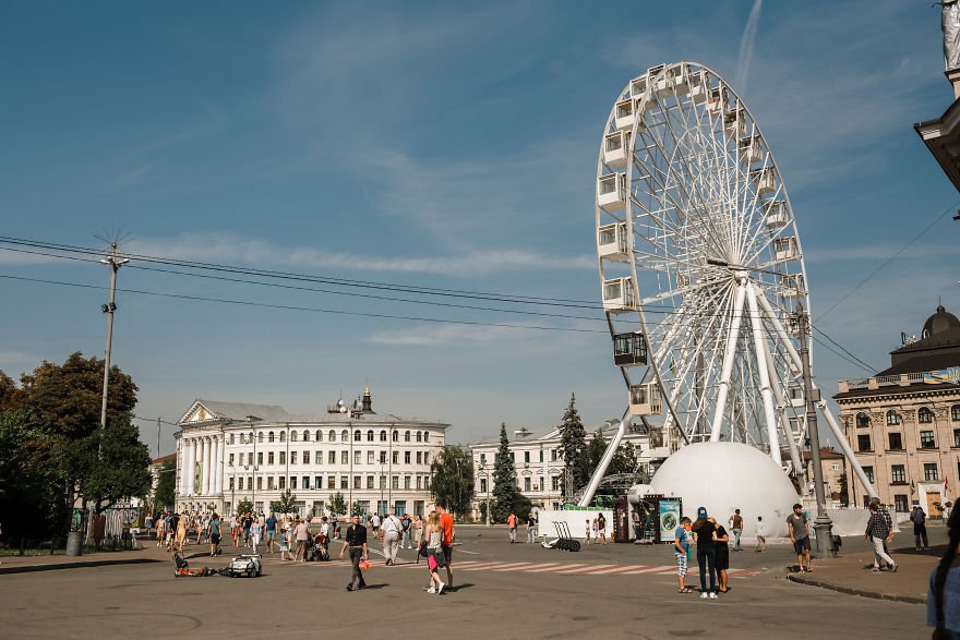 TSTtourist-kyiv-qua-ong-kinh-cua-du-khach-nuoc-ngoai-2
