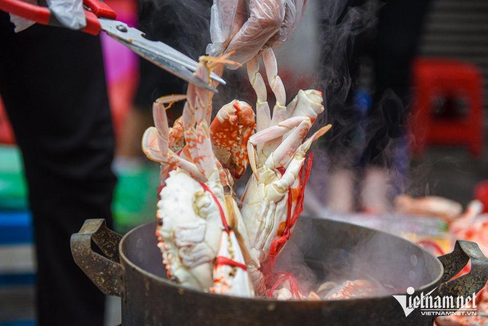 TSTtourist-met-ghe-via-he-ben-cho-dong-xuan-cua-cu-ba-u70-ngay-thu-tien-trieu-11