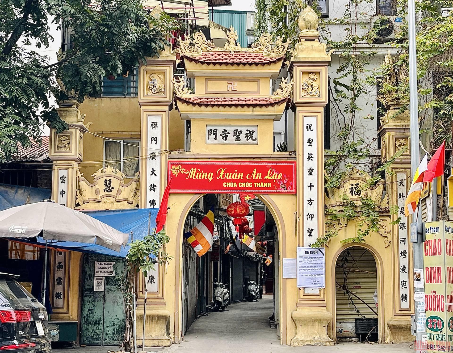 TSTtourist-pho-cong-lang-thuy-khue-net-duyen-que-giua-long-ha-noi-19