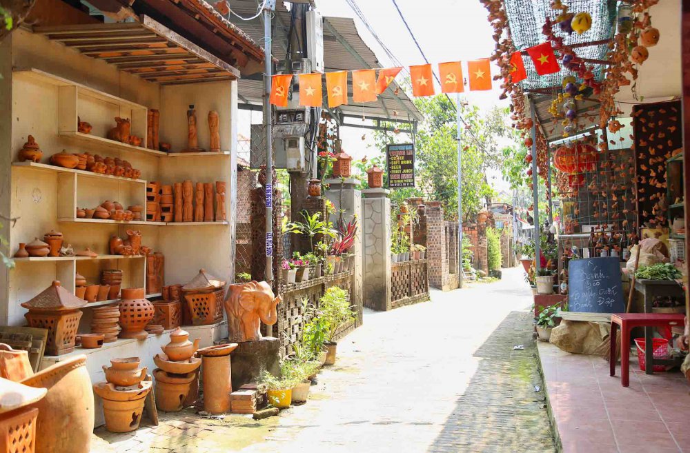 TSTtourist-tham-pho-co-hoi-an-nho-ghe-lang-gom-thanh-ha-hon-500-tuoi-1