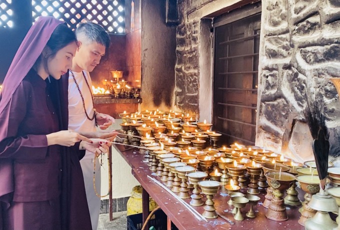 TSTtourist-tu-vien-thuy-tien-cong-vinh-ghe-tham-o-nepal-1