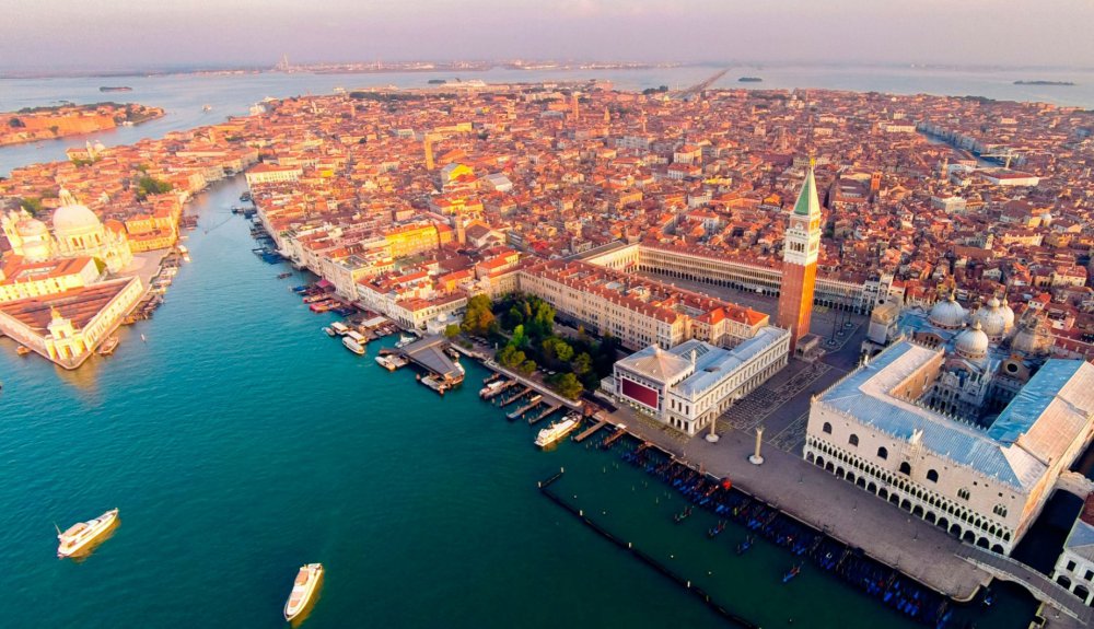 TSTtourist-cong-trinh-bieu-tuong-cua-venice-mo-cua-sau-500-nam-2