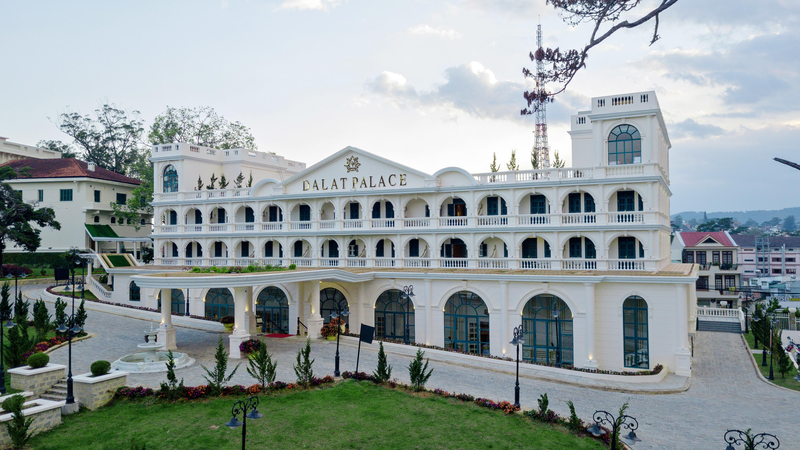 TSTtourist-dalat-palace-khach-san-lau-doi-bac-nhat-thanh-pho-ngan-hoa-1