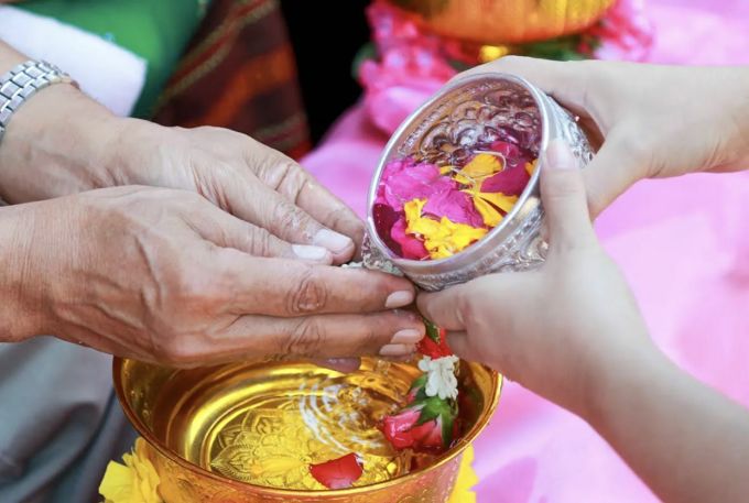 TSTtourist-vi-sao-nguoi-thai-te-nuoc-vao-le-songkran-1