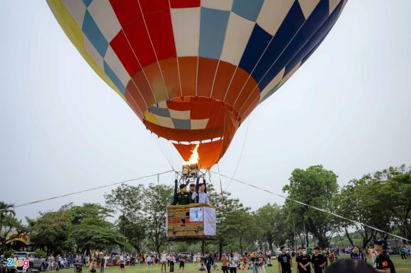 Ngắm vẻ đẹp xứ Huế từ khinh khí cầu