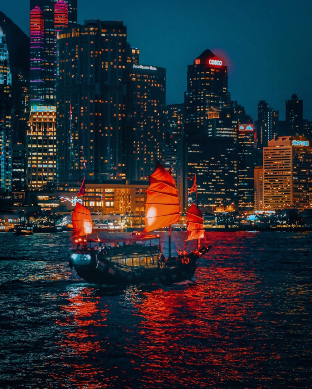 TSTtourist-hong-kong-ve-dem-1