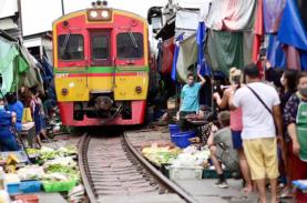 Chợ đường tàu độc đáo nhất thế giới dần "hồi sinh" hậu Covid-19