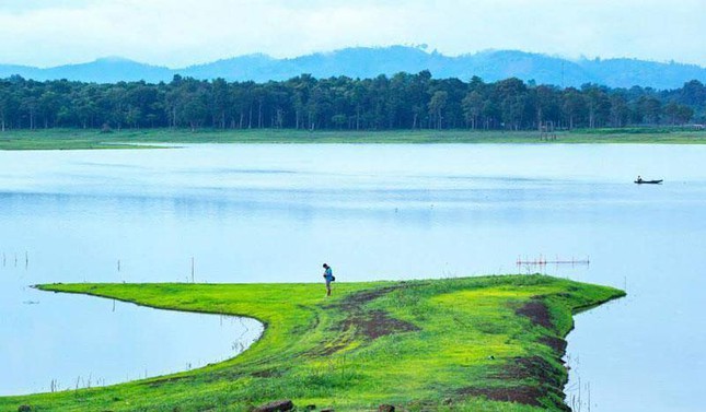 TSTtourist-ngam-binh-minh-va-hoang-hon-tai-ho-nuoc-ngot-ea-kao-chi-can-dung-im-da-co-anh-dep-1