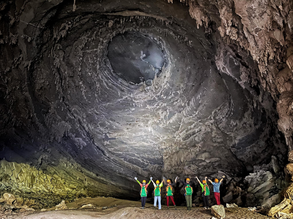 TSTtourist-so-soc-roi-cam-xuc-dang-trao-khi-chinh-phuc-hang-tien-3