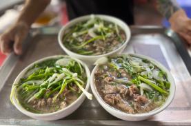 Quán phở hơn 20 năm không rau, giá ở Sài Gòn