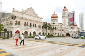 Kuala Lumpur khác lạ nhìn từ bờ sông Klang
