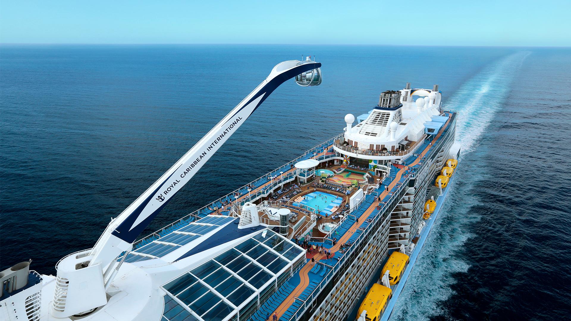 Spectrum Of The Seas có tất cả 16 tầng với sức chứa khoảng 7.000 khách và thủy đoàn