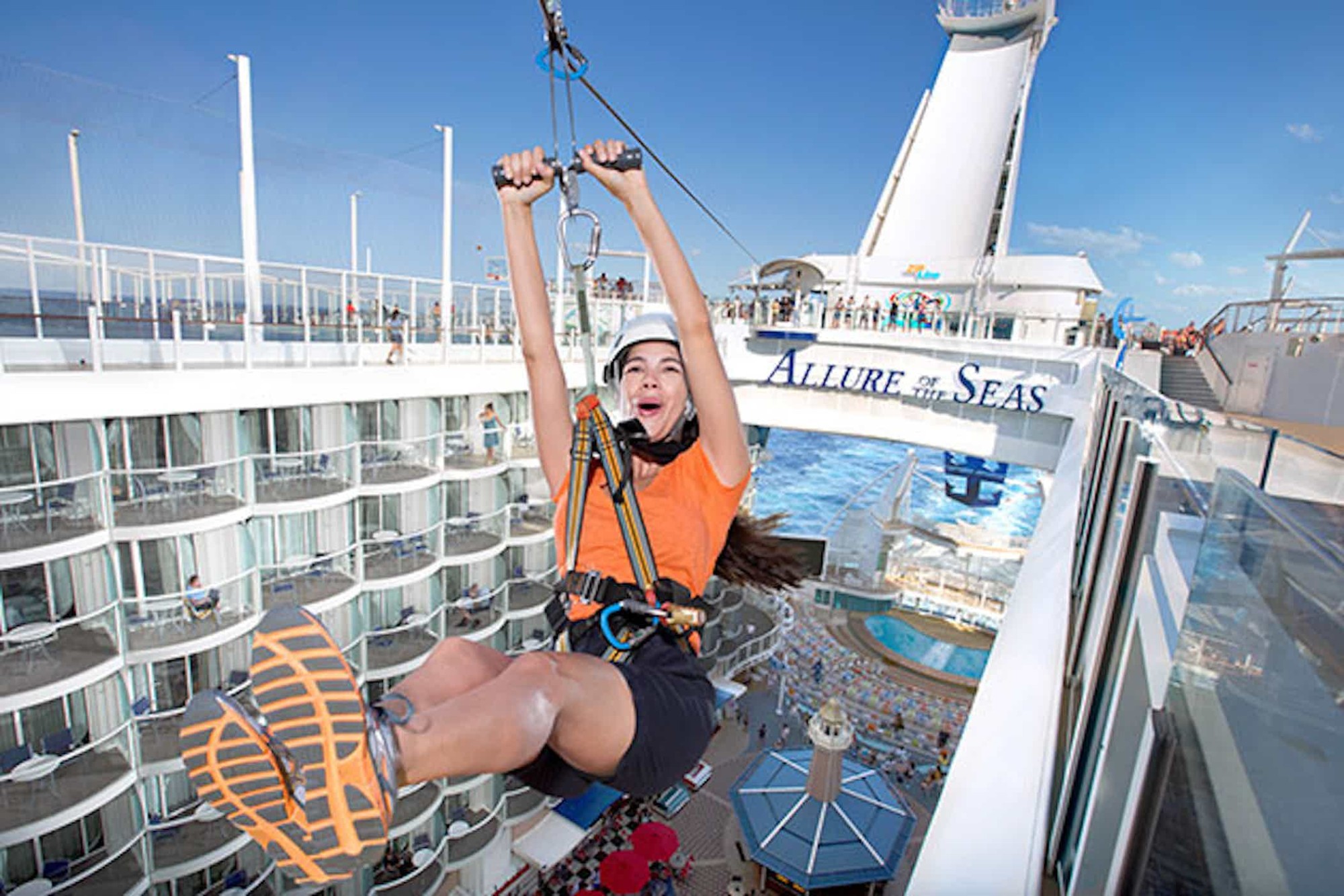 Khách sạn khổng lồ trên biển Allure of the Seas