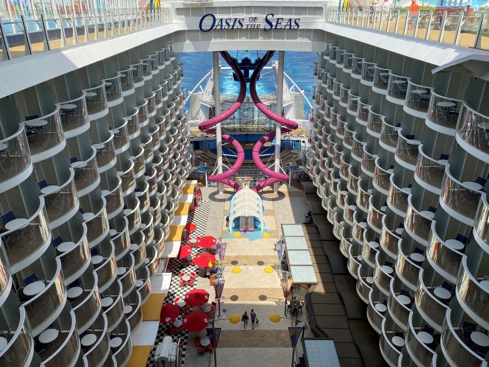 7 khu phố là con số “khủng” xứng tầm với quy mô tỷ đô của Oasis of the Seas