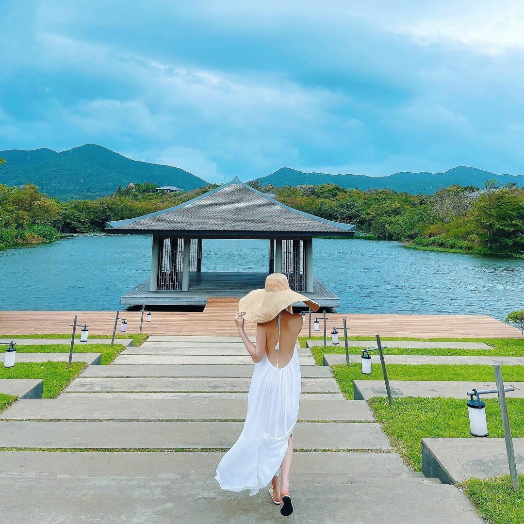 Là resort chuẩn 6 sao đầu tiên của Việt Nam, không quá ngạc nhiên khi giá của một đêm lưu trú tại Amanoi Vĩnh Hy có thể lên đến 100 triệu đồng