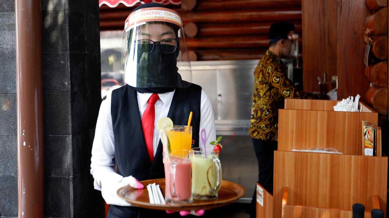 TSTtourist-indonesia-noi-long-quy-dinh-de-mo-cua-du-lich
