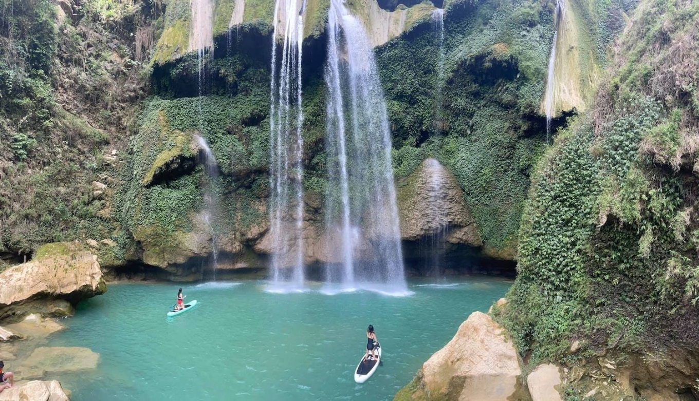 TSTtourist-di-tron-o-moc-chau-tam-thac-nang-tien