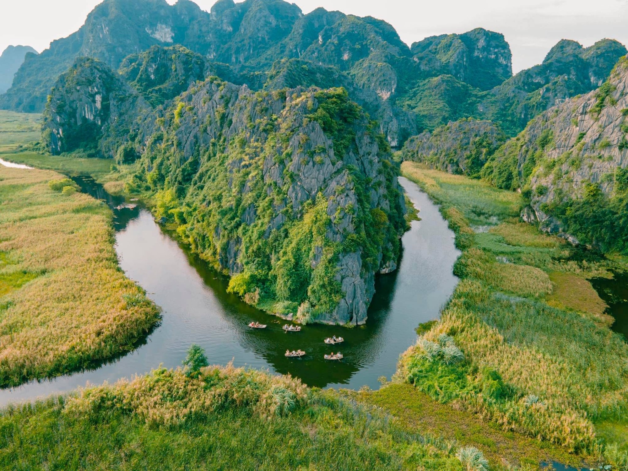 Cảnh thu trong vắt ở “vịnh không sóng” Vân Long