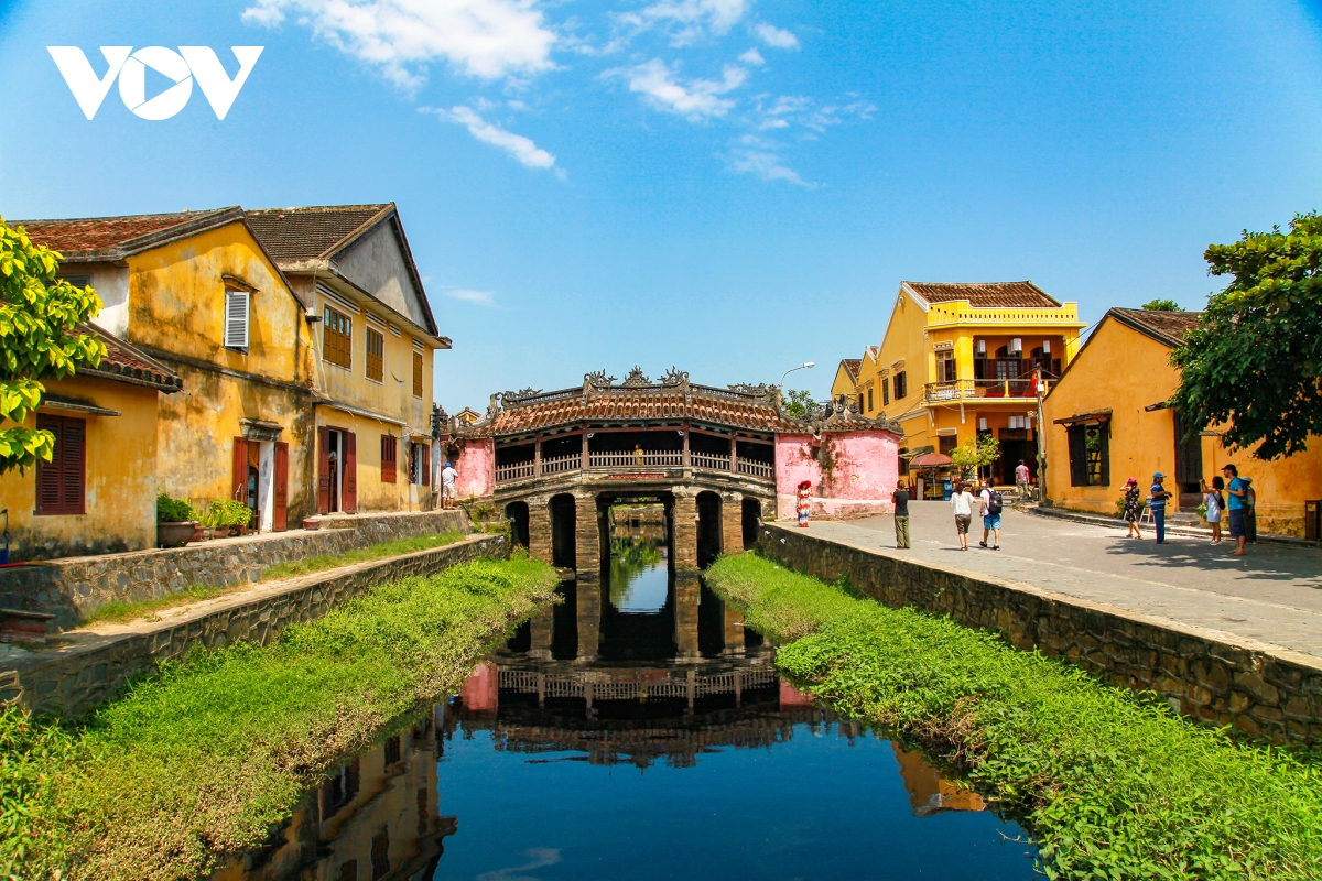 TSTtourist-dung-chan-tai-nhung-thanh-pho-noi-thoi-gian-nhu-ngung-troi-1