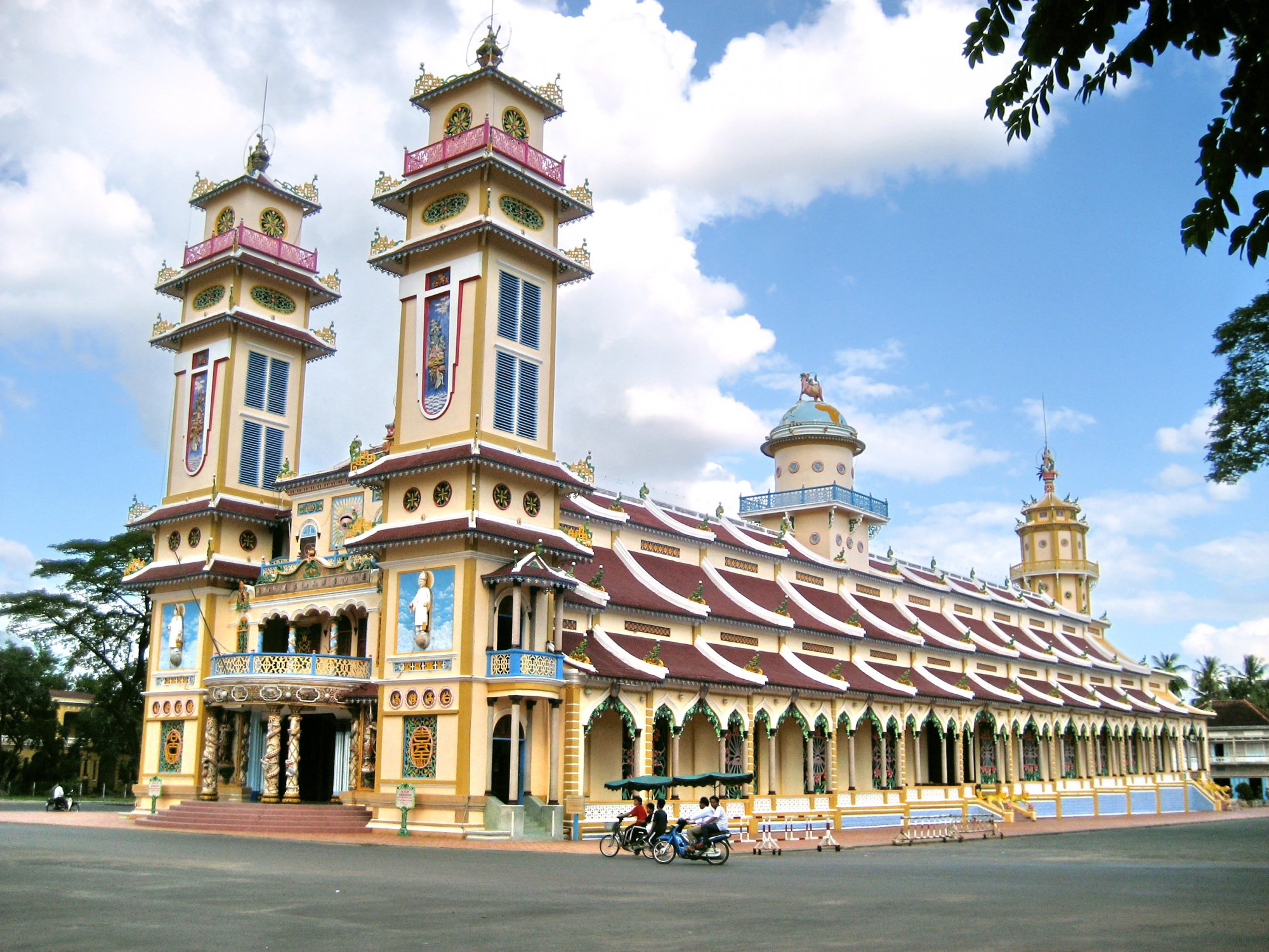 Thanh-that-Cao-Dai